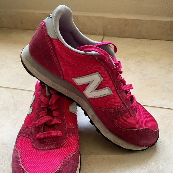 New balance women’s hot pink 311 sneakers size 8.5 - Picture 1 of 5